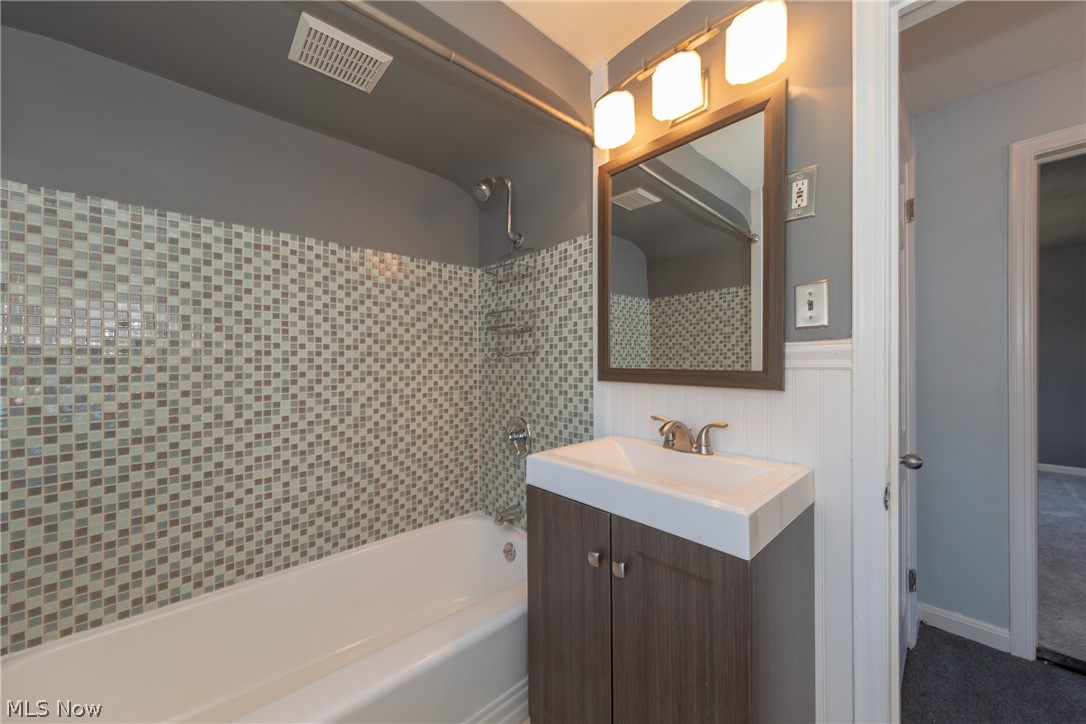 4960 Farnhurst Road Cleveland, OH 44124 - Photo 21 of 25