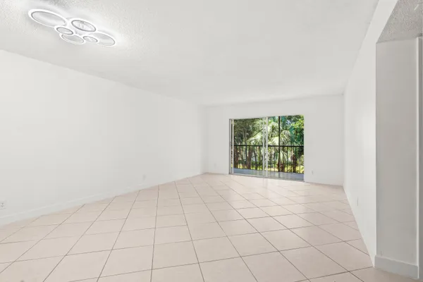 $1,650 | 7301 Amberly Lane, Unit 304, Delray Beach, FL 33446