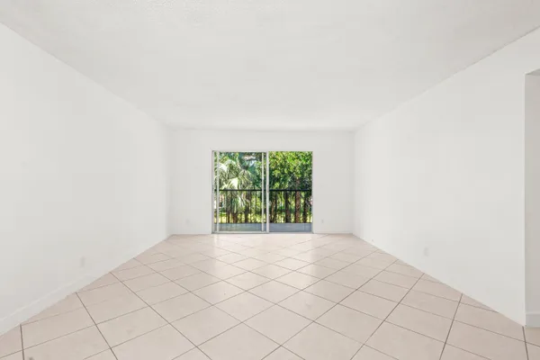 $1,650 | 7301 Amberly Lane, Unit 304, Delray Beach, FL 33446