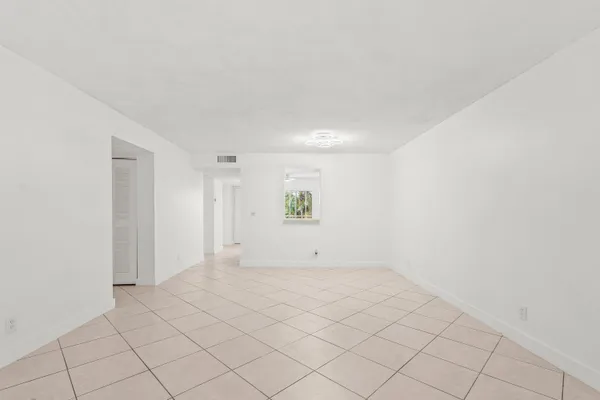 $1,650 | 7301 Amberly Lane, Unit 304, Delray Beach, FL 33446