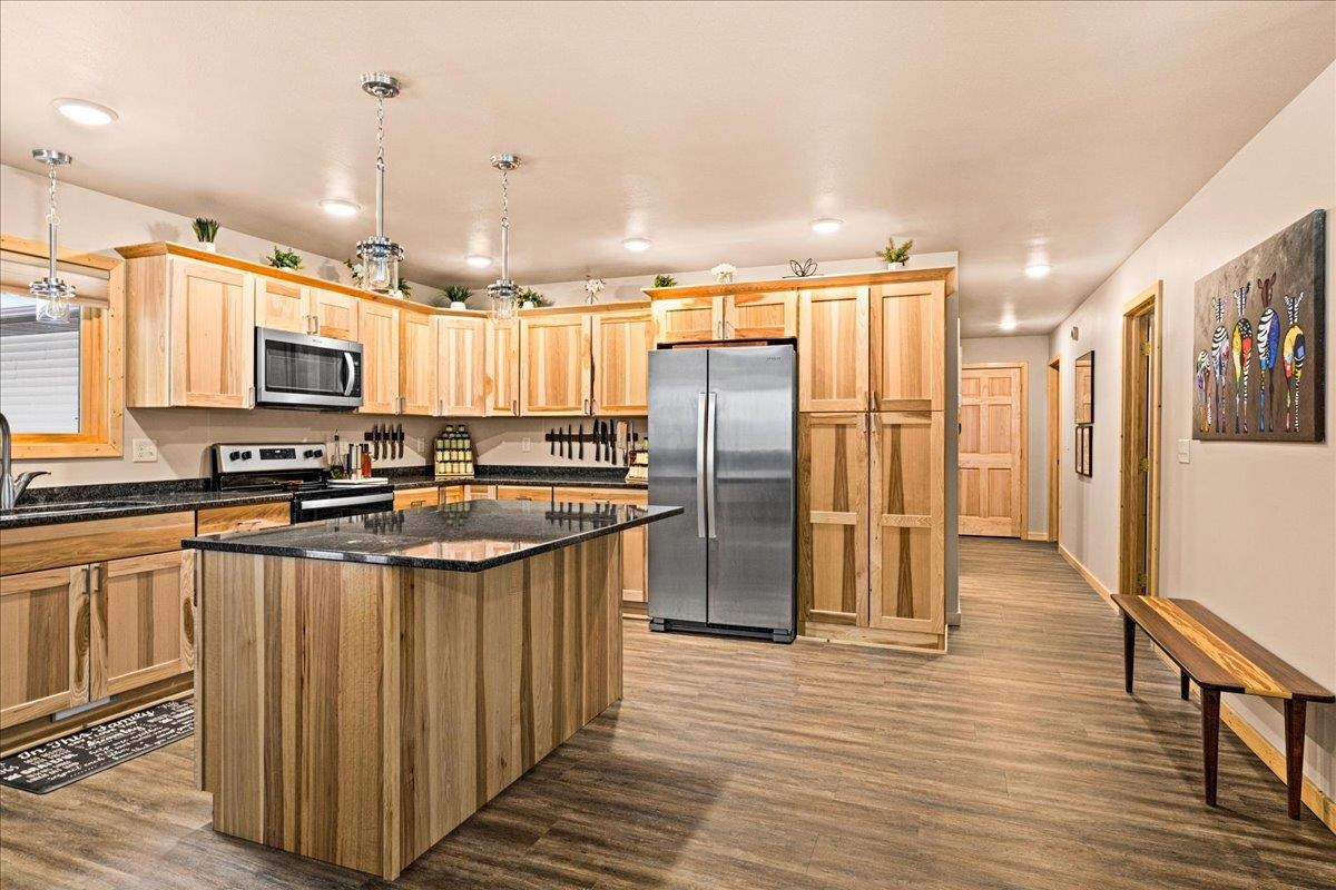 11411 West 3rd Street Solon Springs, WI 54873 - Photo 10 of 33 The Hallway includes a Linen Closet