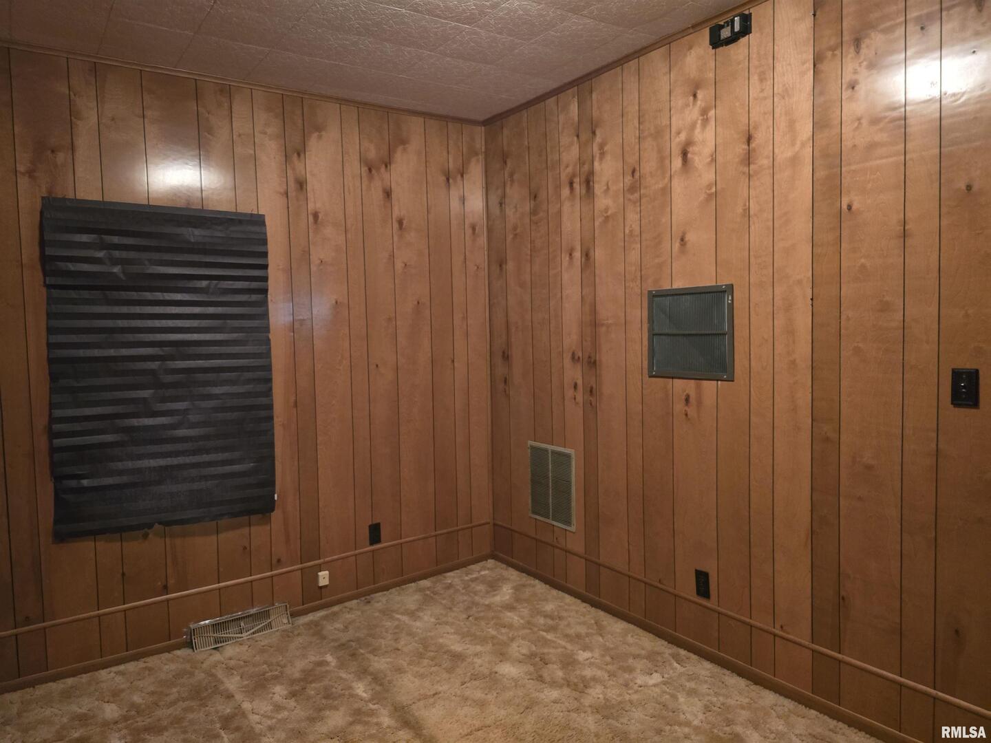 4760 Raleigh Road Eldorado, IL 62930 - Photo 15 of 19 a view of an empty room