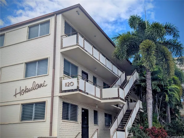 $1,700 | 1120 Hassinger Street, Unit 304, Honolulu, HI 96822