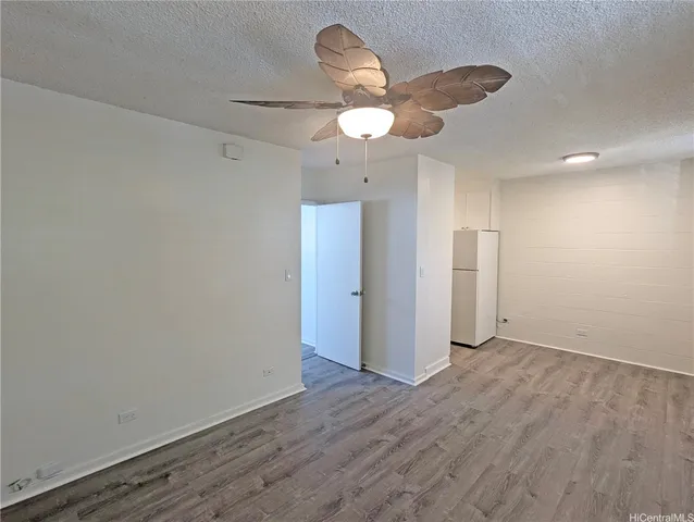 $1,700 | 1120 Hassinger Street, Unit 304, Honolulu, HI 96822