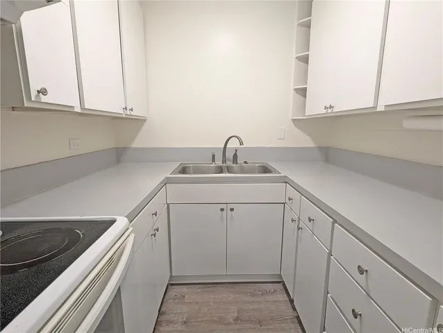 $1,700 | 1120 Hassinger Street, Unit 304, Honolulu, HI 96822