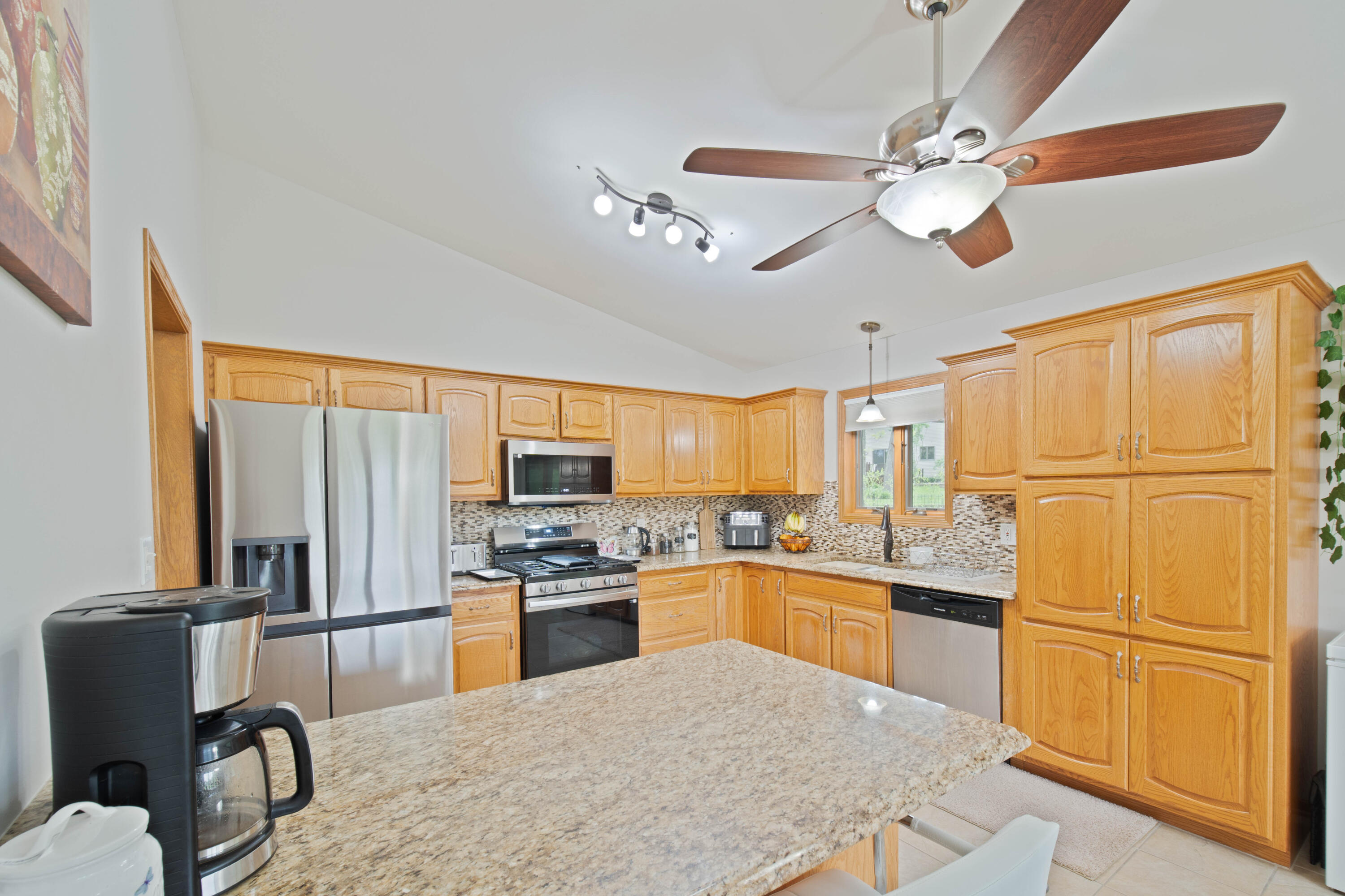 7019 Forest Ridge Drive Schererville, IN 46375 - Photo 8 of 19 3000x2000