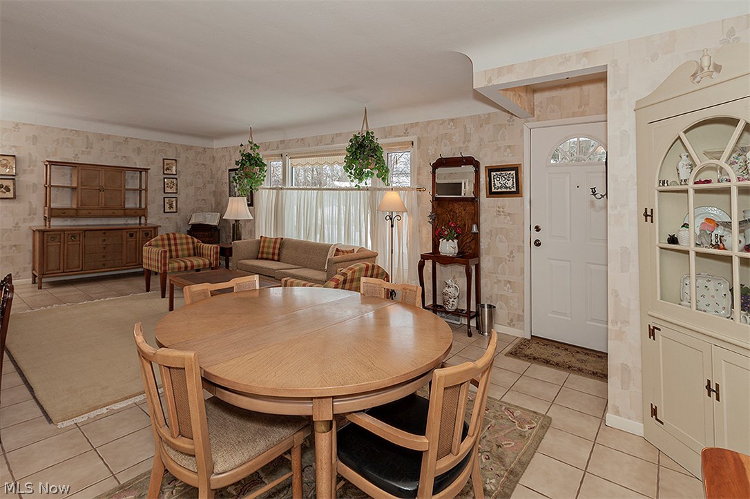 1977 Marshfield Road Cleveland, OH 44124 - Photo 8 of 18 Gallery Image 8