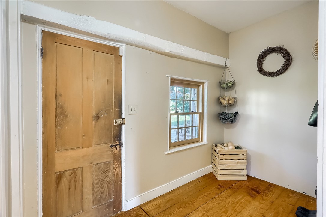 71 Great Road North Smithfield, RI 02896 - Photo 5 of 46