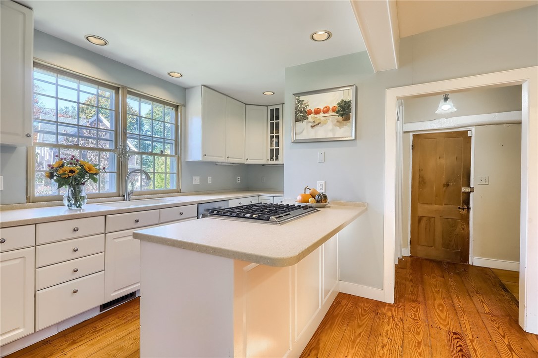 71 Great Road North Smithfield, RI 02896 - Photo 6 of 46