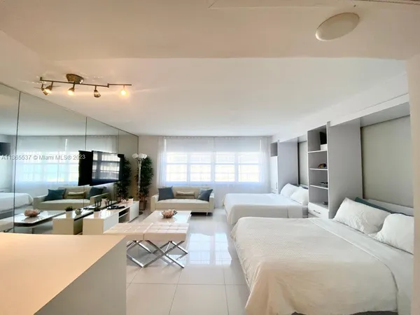 $2,300 | 100 Lincoln Road, Unit 906, Miami Beach, FL 33139