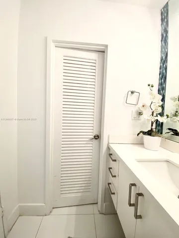 $2,500 | 100 Lincoln Road, Unit 906, Miami Beach, FL 33139