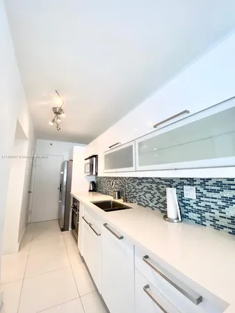 $2,300 | 100 Lincoln Road, Unit 906, Miami Beach, FL 33139