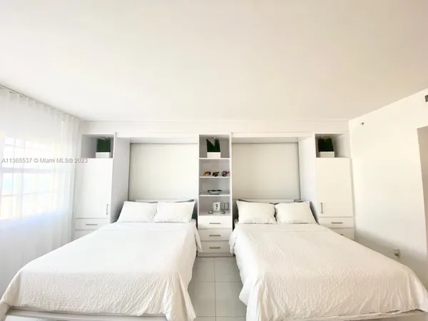 $2,300 | 100 Lincoln Road, Unit 906, Miami Beach, FL 33139