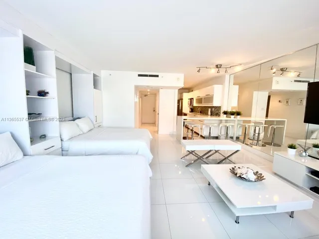 $2,500 | 100 Lincoln Road, Unit 906, Miami Beach, FL 33139