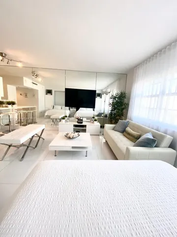 $2,500 | 100 Lincoln Road, Unit 906, Miami Beach, FL 33139