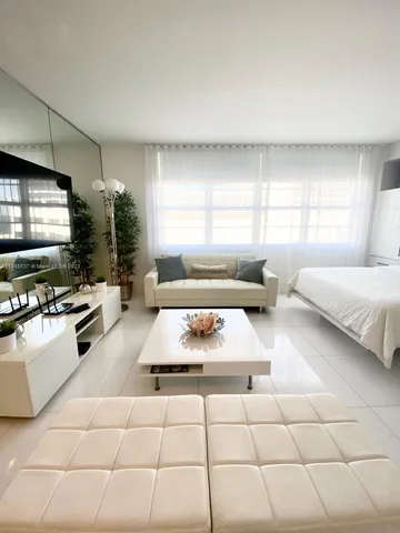 $2,500 | 100 Lincoln Road, Unit 906, Miami Beach, FL 33139