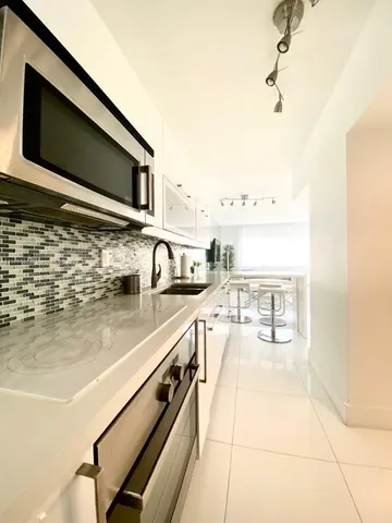 $2,500 | 100 Lincoln Road, Unit 906, Miami Beach, FL 33139
