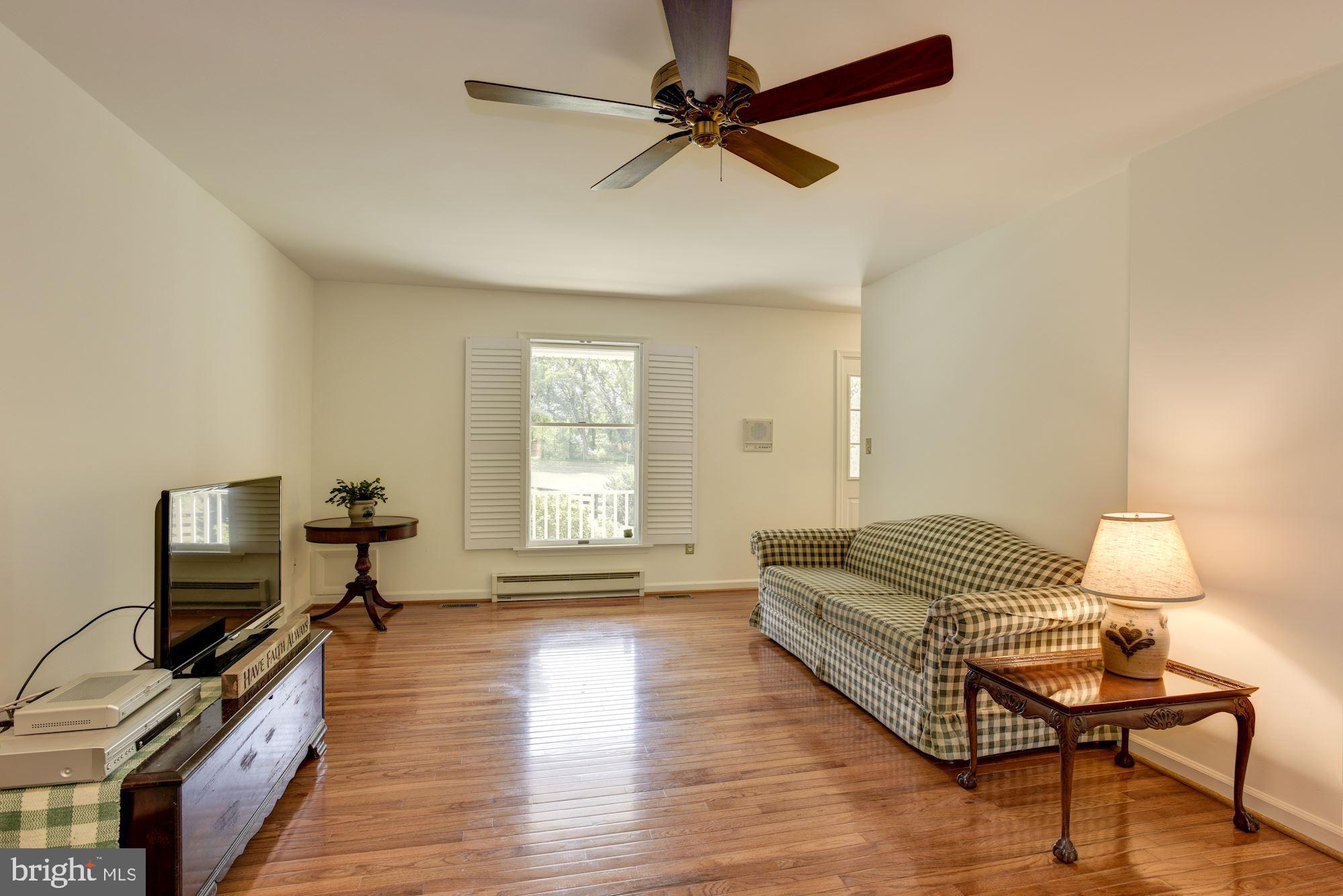 5327 Broadway Road White Hall, MD 21161 - Photo 5 of 49 Living Room