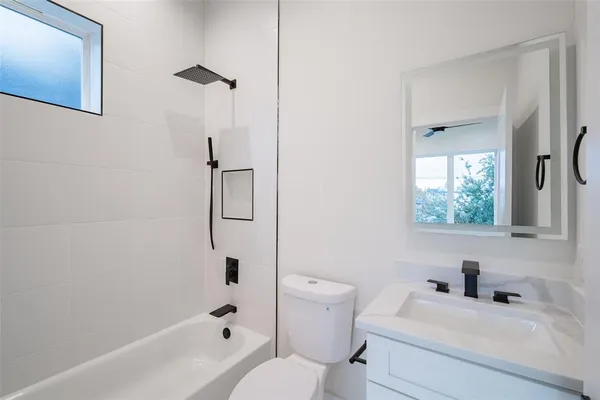 $2,995 | 1614 North Fitzhugh Avenue, Unit 204, Dallas, TX 75206