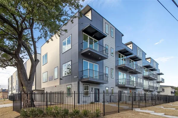 $2,995 | 1614 North Fitzhugh Avenue, Unit 204, Dallas, TX 75206