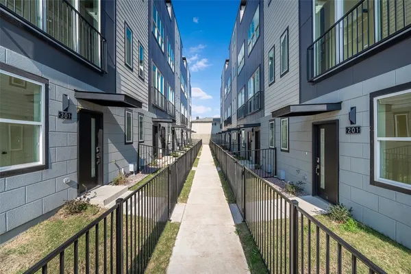 $2,995 | 1614 North Fitzhugh Avenue, Unit 204, Dallas, TX 75206
