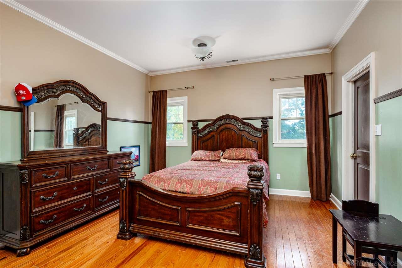954 Barrington Road Grosse Pointe, MI 48230 - Photo 26 of 44 50026672-25.JPG