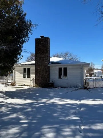 $350,000 | 151 Rose Tree Lane, Lindenhurst, IL 60046