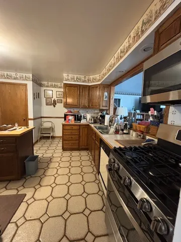 $350,000 | 151 Rose Tree Lane, Lindenhurst, IL 60046