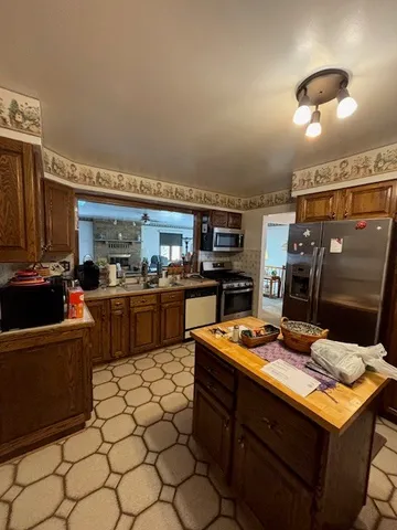 $350,000 | 151 Rose Tree Lane, Lindenhurst, IL 60046