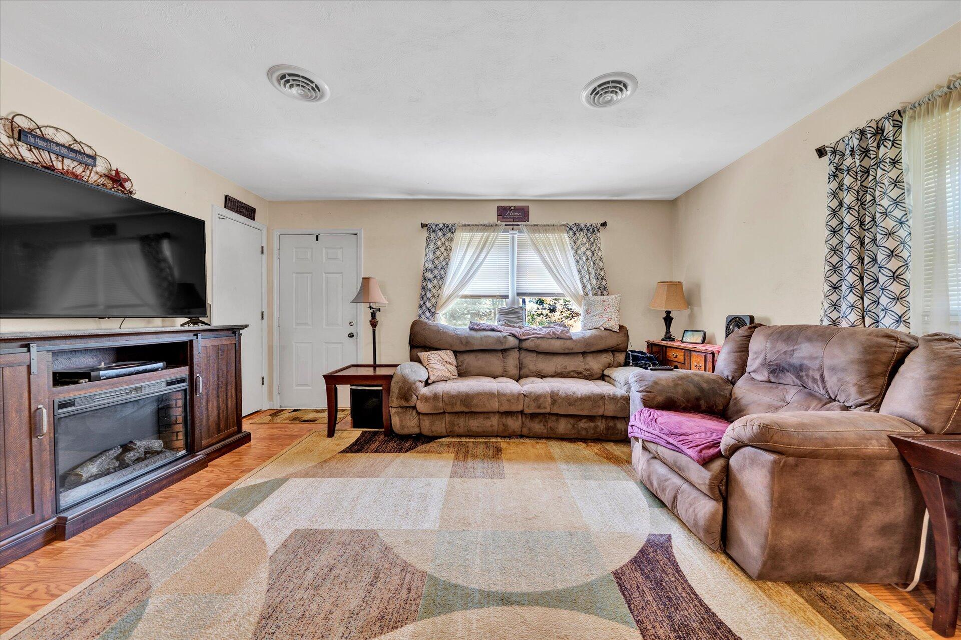 1040 Edgehill Road Montvale, VA 24122 - Photo 4 of 19 E5F09D3D-4189-459B-A9D5-AE3E59969DC5