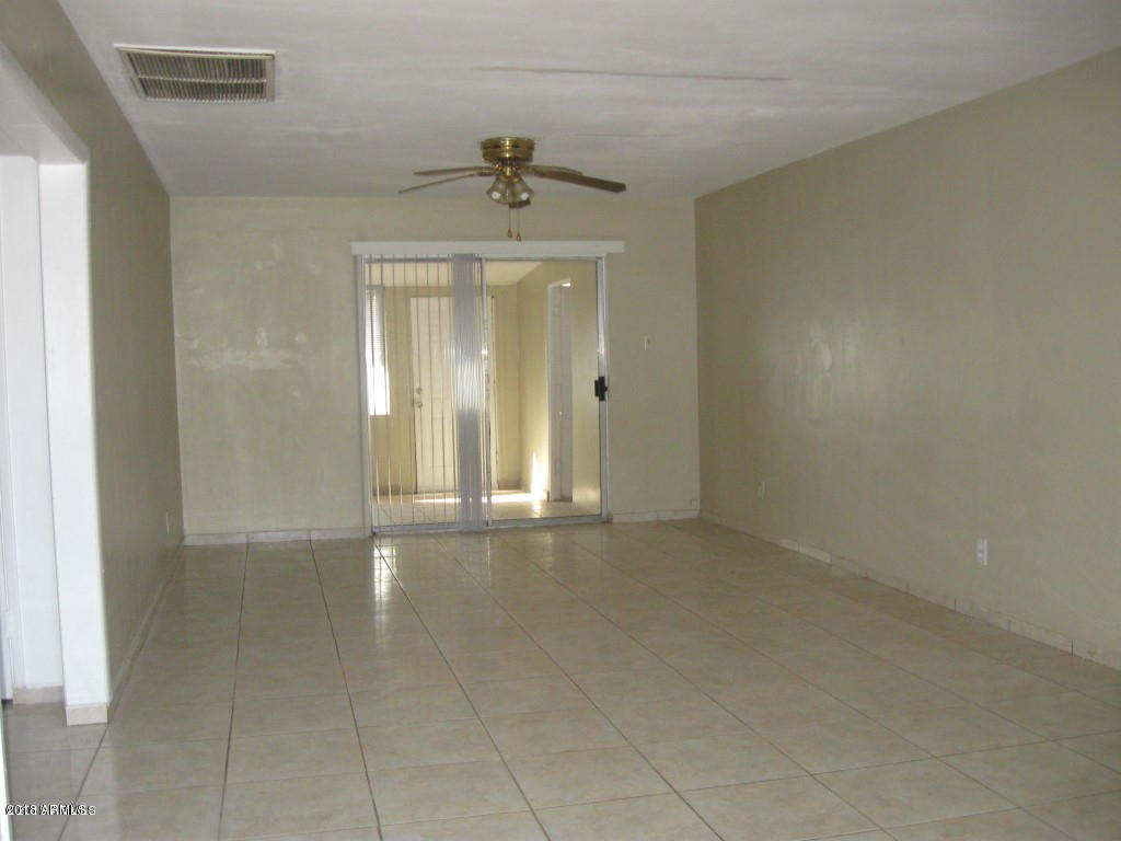 3743 West Cheery Lynn Road Phoenix, AZ 85019 - Photo 2 of 10 20150108205338970932000000-o