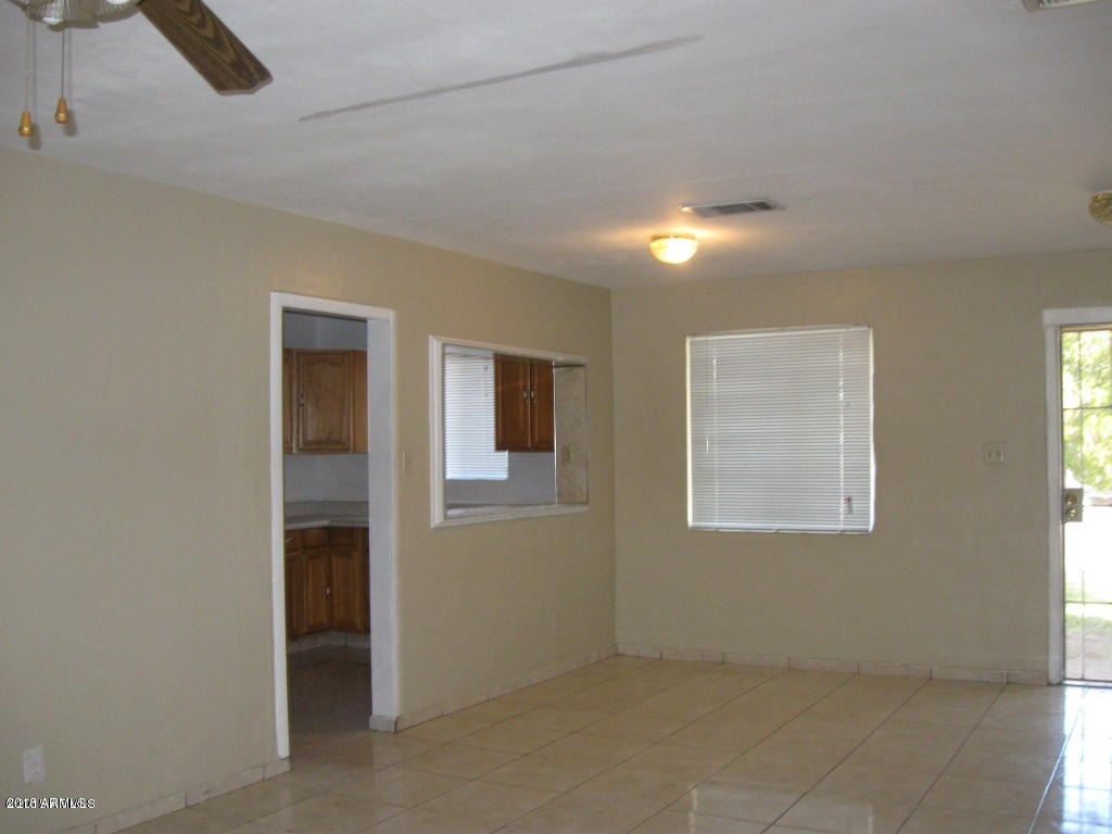 3743 West Cheery Lynn Road Phoenix, AZ 85019 - Photo 3 of 10 20150108205342145567000000-o