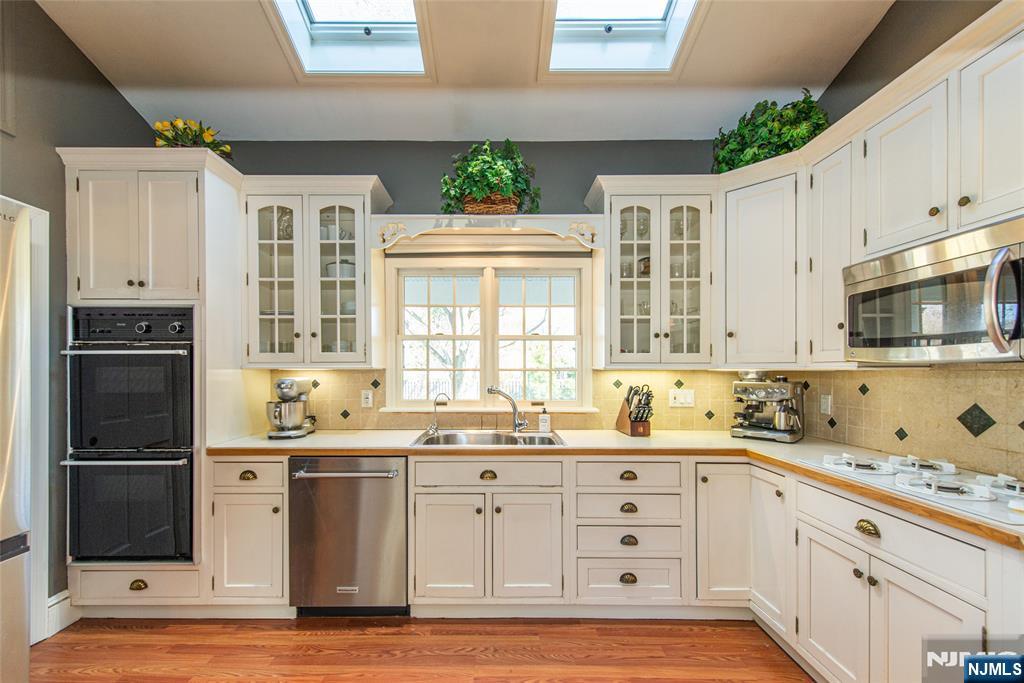 376 Lafayette Road Harrington Park, NJ 07640 - Photo 12 of 50