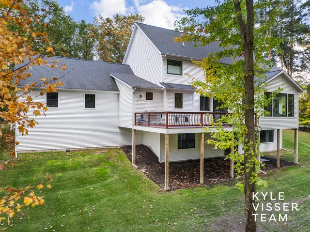 $1,100,000 | 7787 South Gracemoor Court Southeast, Alto, MI 49302