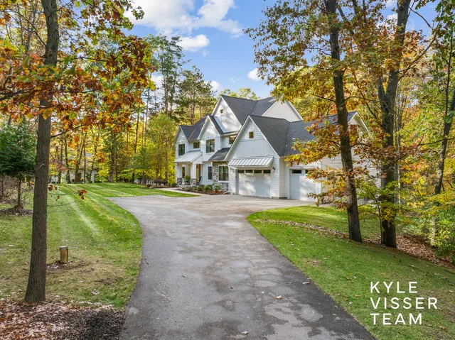 $1,100,000 | 7787 South Gracemoor Court Southeast, Alto, MI 49302