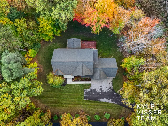 $1,100,000 | 7787 South Gracemoor Court Southeast, Alto, MI 49302