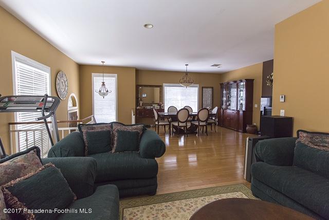 4516 Ramsdell Avenue, Unit 105 La Crescenta, CA 91214 - Photo 6 of 12 Family & Dinning room IMG_1434