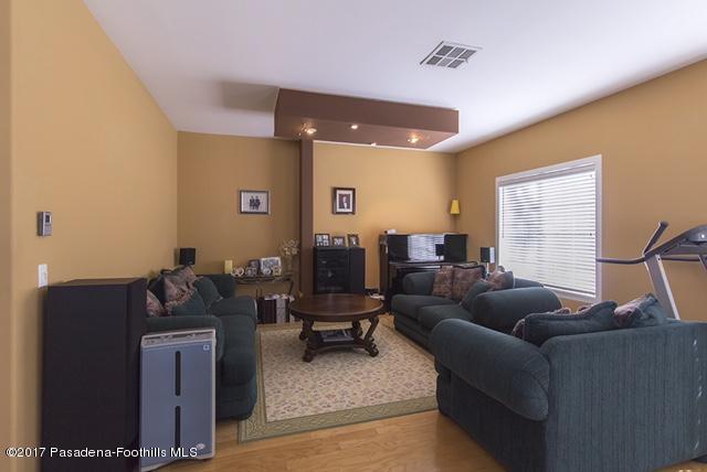 4516 Ramsdell Avenue, Unit 105 La Crescenta, CA 91214 - Photo 7 of 12 Family room IMG_1432
