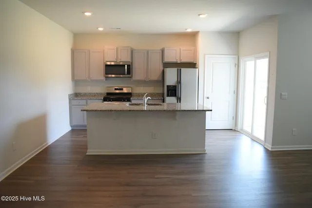 $2,200 | 832 Delta Court, Wilmington, NC 28401