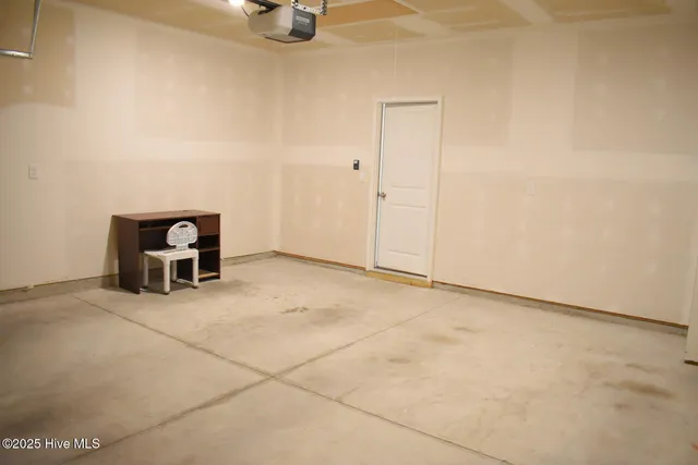 $2,200 | 832 Delta Court, Wilmington, NC 28401