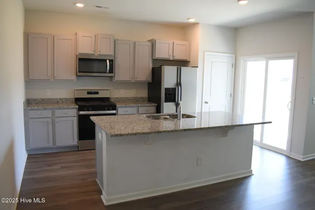 $2,200 | 832 Delta Court, Wilmington, NC 28401