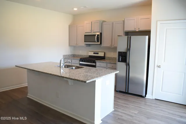 $2,200 | 832 Delta Court, Wilmington, NC 28401