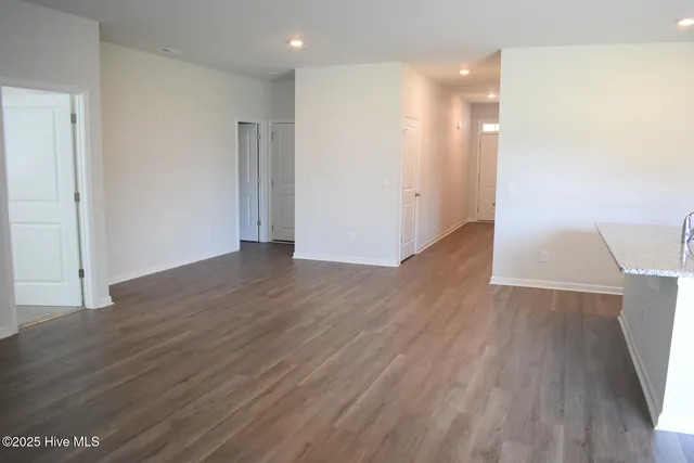 $2,200 | 832 Delta Court, Wilmington, NC 28401