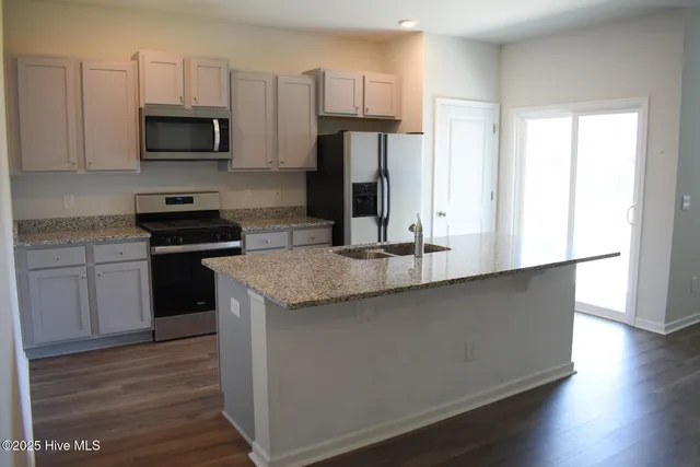 $2,200 | 832 Delta Court, Wilmington, NC 28401