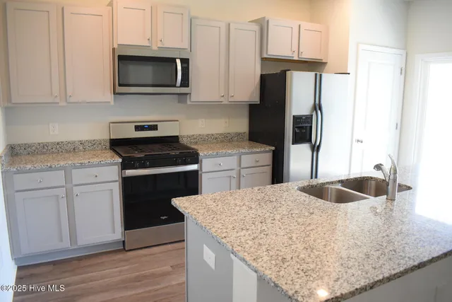 $2,200 | 832 Delta Court, Wilmington, NC 28401