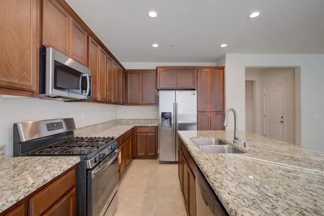 $569,950 | 3105 Lake Hill Court, Modesto, CA 95355