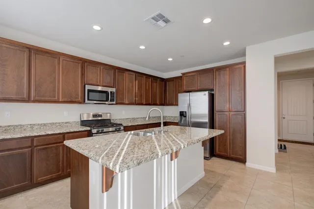 $569,950 | 3105 Lake Hill Court, Modesto, CA 95355