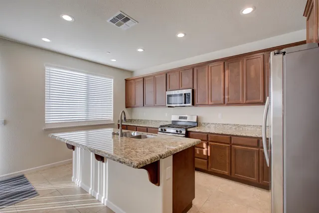 $569,950 | 3105 Lake Hill Court, Modesto, CA 95355