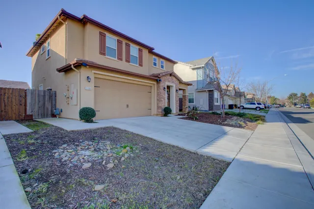 $569,950 | 3105 Lake Hill Court, Modesto, CA 95355