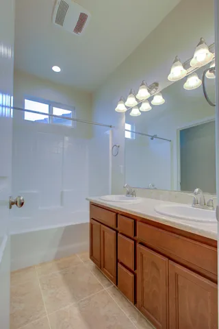 $569,950 | 3105 Lake Hill Court, Modesto, CA 95355